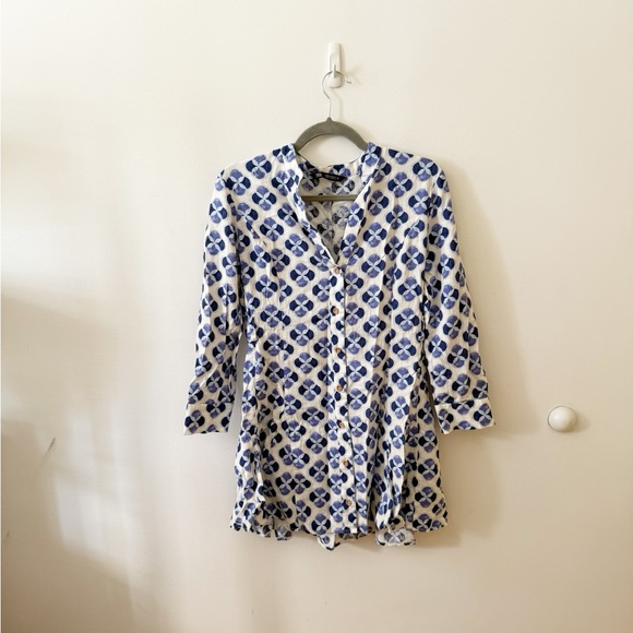 Zara Dresses & Skirts - Zara Indigo and White Geometric dress